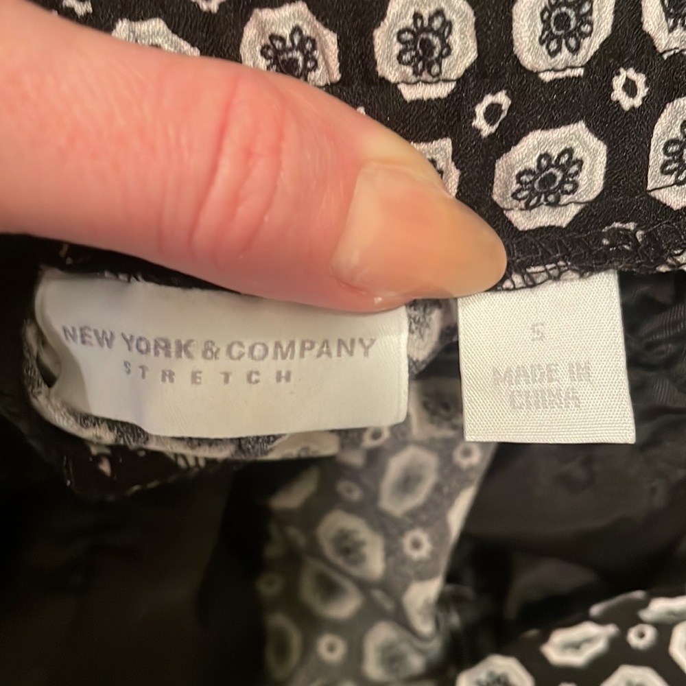 Patterned Pants With An Elastic Waste And No Hard… - image 4